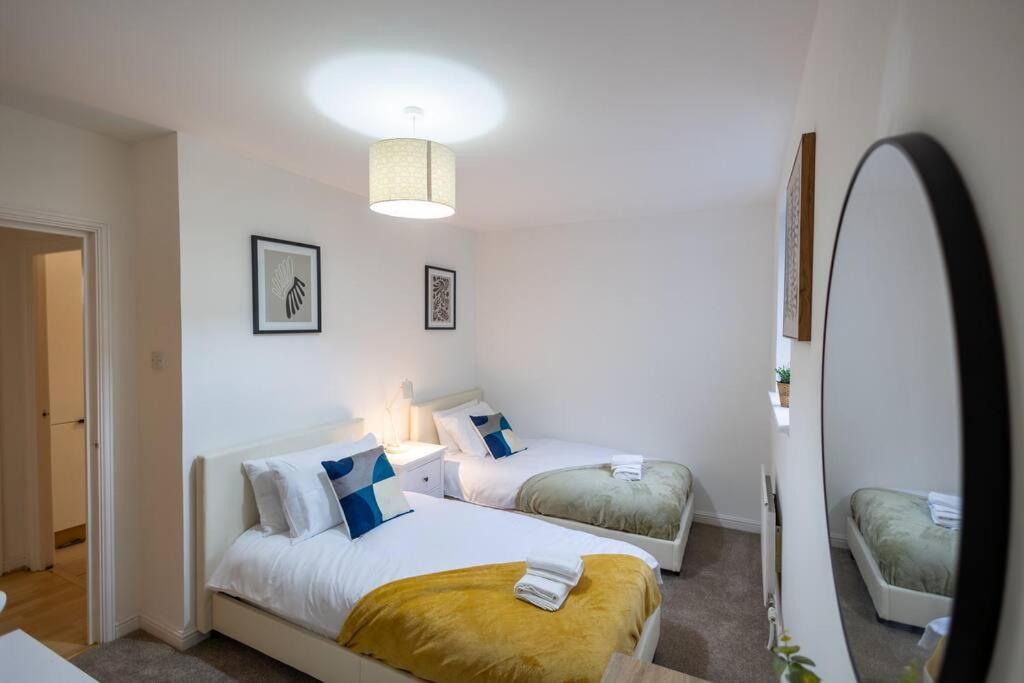 Morden London Apartment, By The Sea With Free Parking Exteriör bild