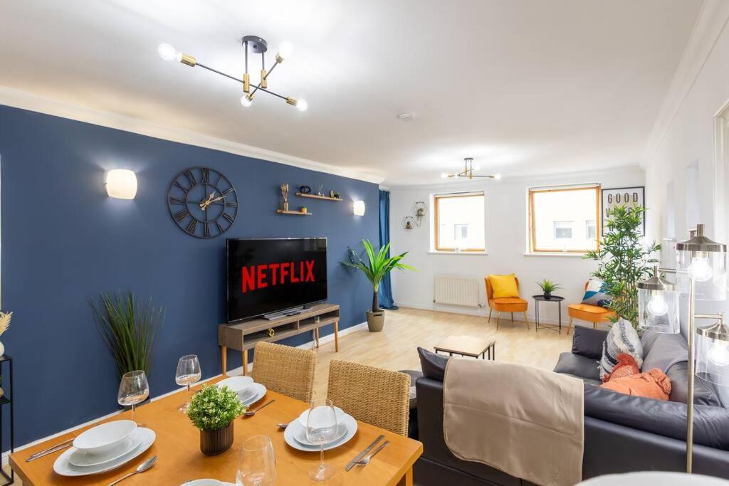 Morden London Apartment, By The Sea With Free Parking Exteriör bild
