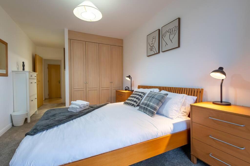 Morden London Apartment, By The Sea With Free Parking Exteriör bild