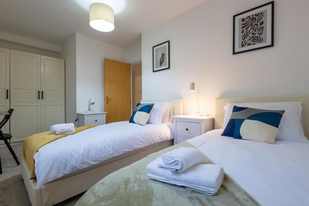 Morden London Apartment, By The Sea With Free Parking Exteriör bild