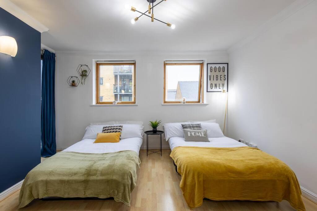 Morden London Apartment, By The Sea With Free Parking Exteriör bild